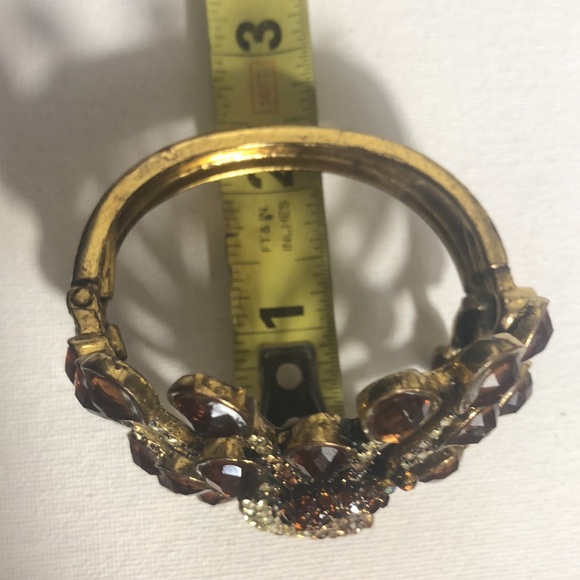 YUHONG gold tone hinged peacock bracelet - Picture 2 of 7